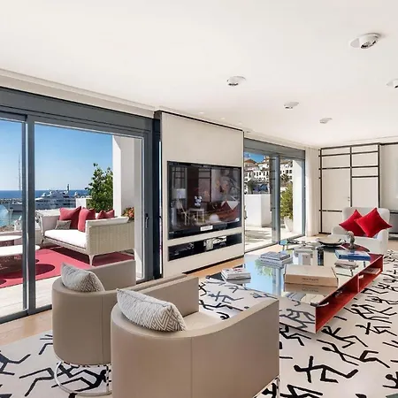 Moderno Apartamento Con Vistas Al Mar En Puerto Banus *