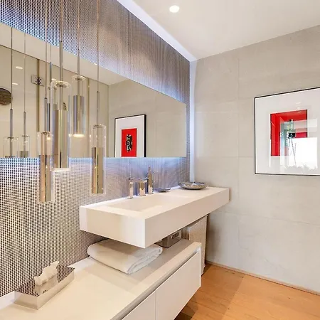 Moderno Apartamento Con Vistas Al Mar En Puerto Banus *